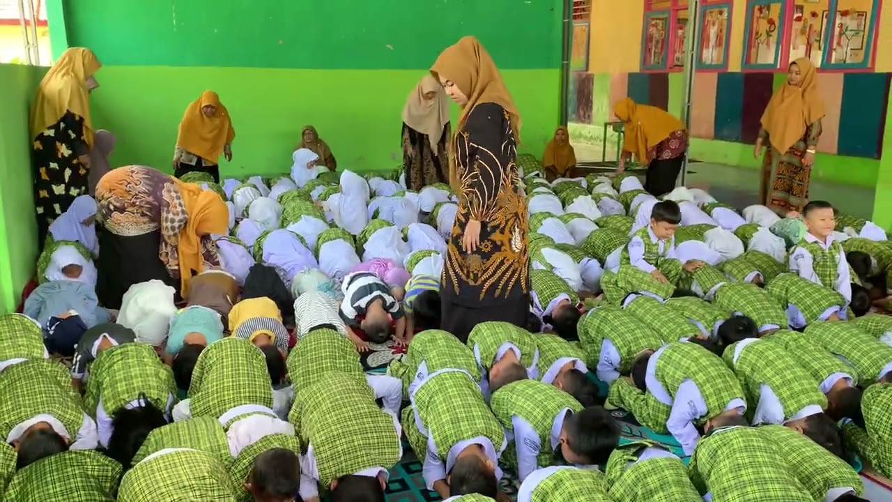 alhamdulillah ananda sholeh sholehah belajar Praktek Sholat 