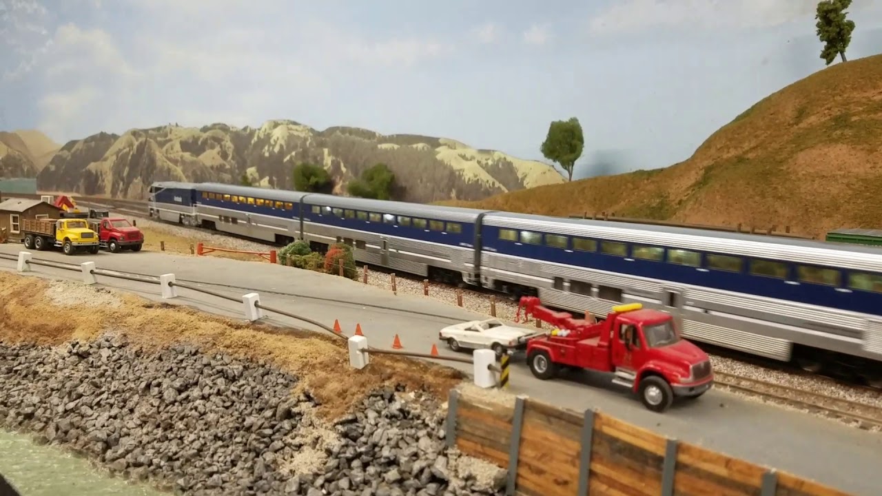 HO Scale Surfliner 9-Car...F59PHIs 452 and 456
