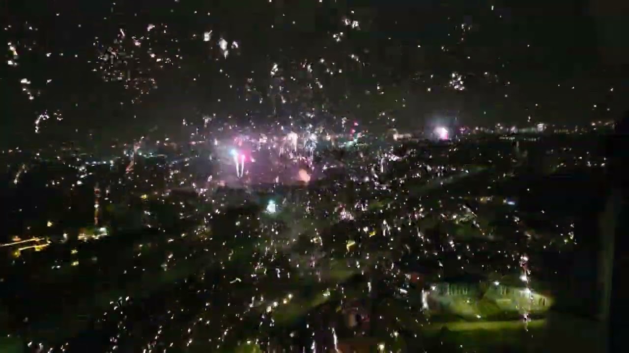 26-01-01 Vuurwerk boven Zoetermeer tijdens de jaarwisseling