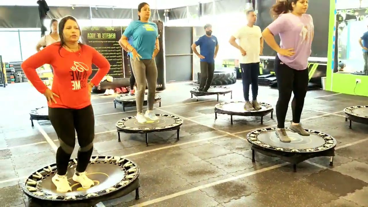 TRAMPOLINE JUMPING CAR RDIO WORKOUT