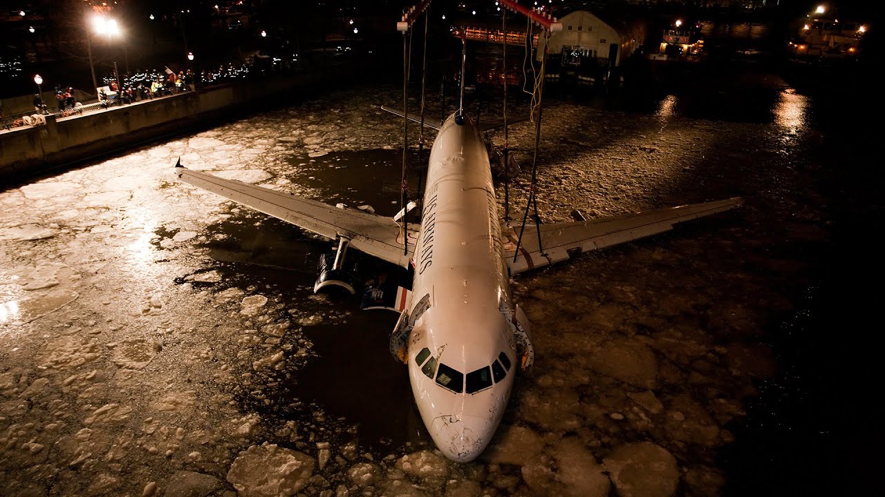 Miracle on the Hudson: The Salvage of Flight 1549  |  The Power of Images