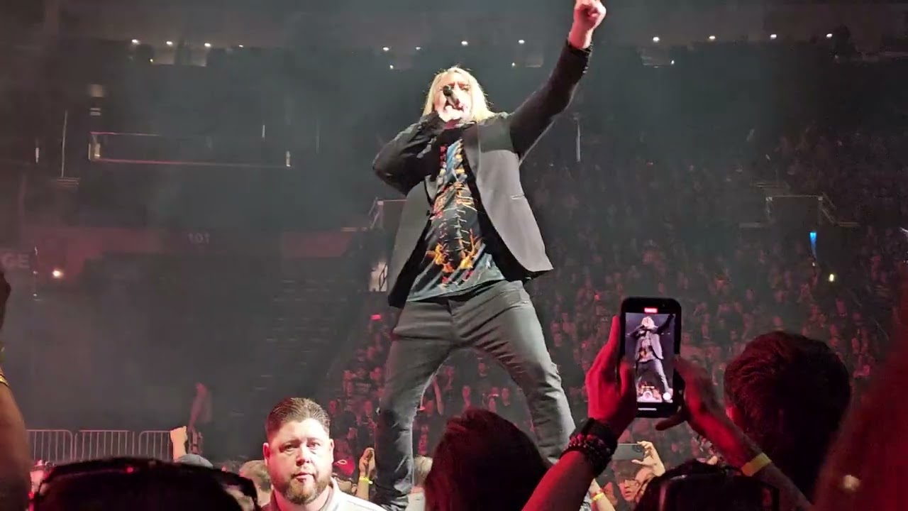Three Days Grace- Dominate- Live In Columbus OH 