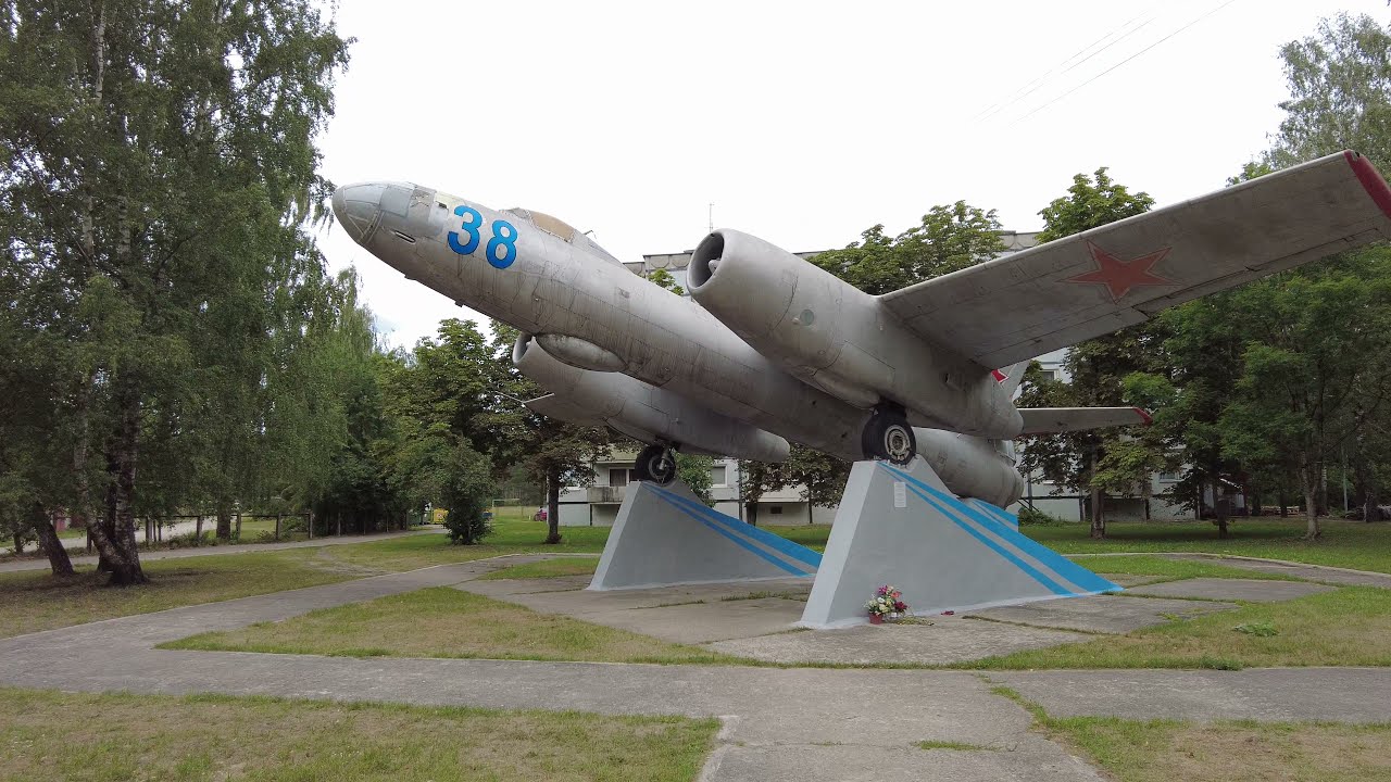 Walking from Skulte around Riga International Airport (RIX) to Riga Aviation Museum・4K