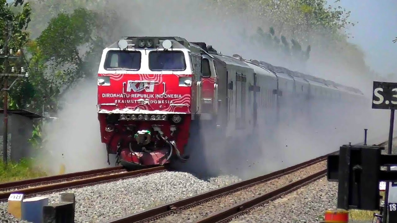 Detik-Detik Menegangkan ❗ Argo Semeru Tertemper Truck Muatan Garam. Sabtu, 07.09.2024
