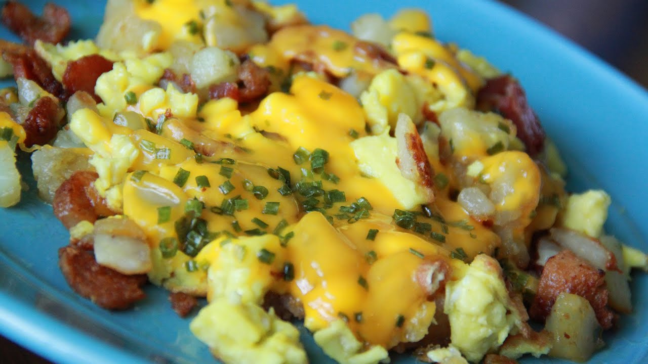 Easy Bacon Egg & Potato Breakfast Skillet Recipe