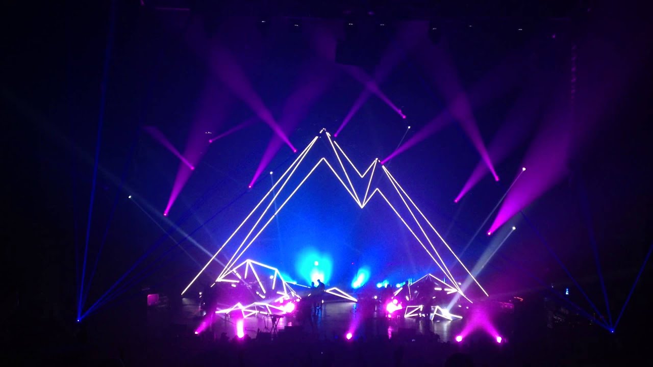 Freedom Is Here / Shout Unto God - Hillsong United (Dallas 2013 - Welcome Zion Tour)