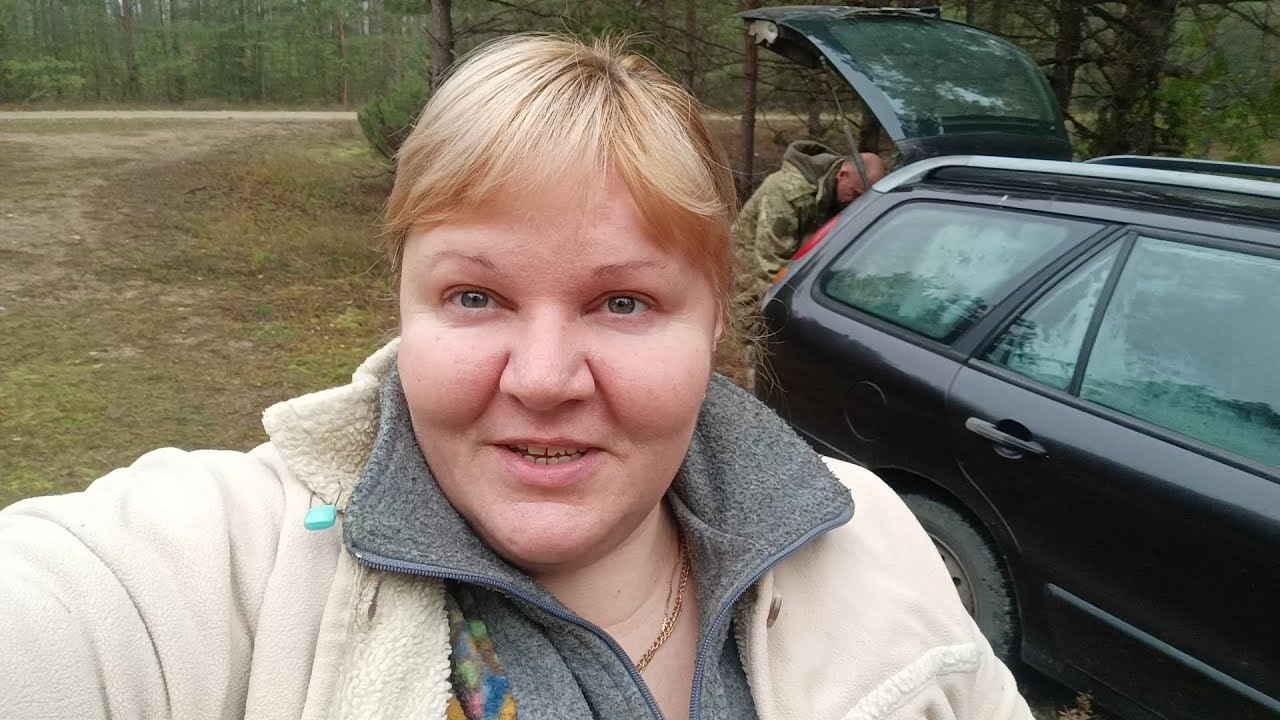 Ну наконец-то, я в лесу. Я довольна, набрали полные корзины.