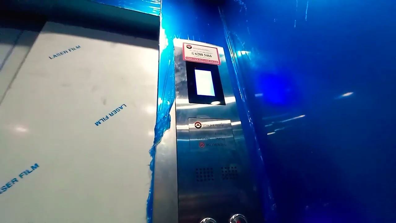 Union Jack Elevator at Parklane Shopping Mall.
