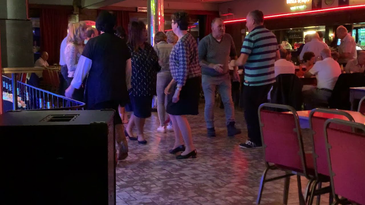 Dancing Parasoltje  ( Deel 2 ) -- Filmed by Fredero Redbarn