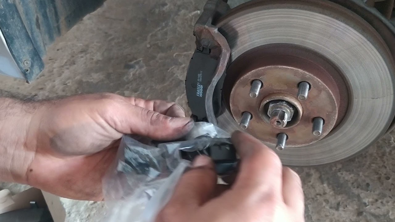 Como trocar travas de molas e pastilhas freios dianteira Corolla xei 2015