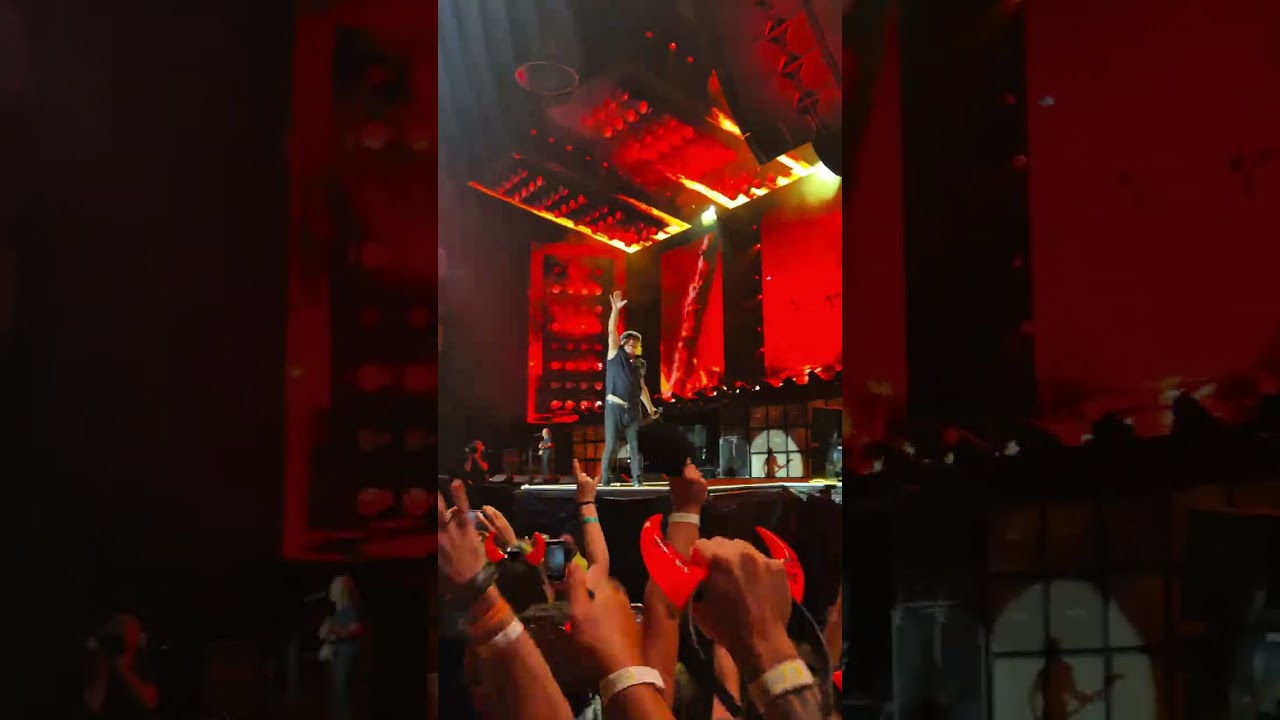 Highway to hell 04/03/2026 #rock #rocknroll #acdc #live #show #music #song #guitar  #sing #guitarra