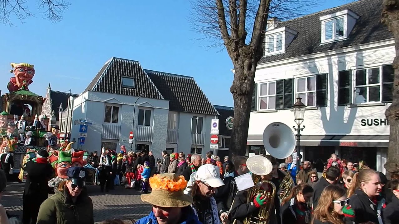 Start optocht met Ties de jouwe, ties de mijne van de Hofkapel