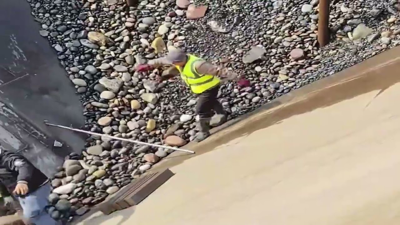 Barge unloading 3300 tons of cobblestone - Relaxing long video - Work vlog on a barge