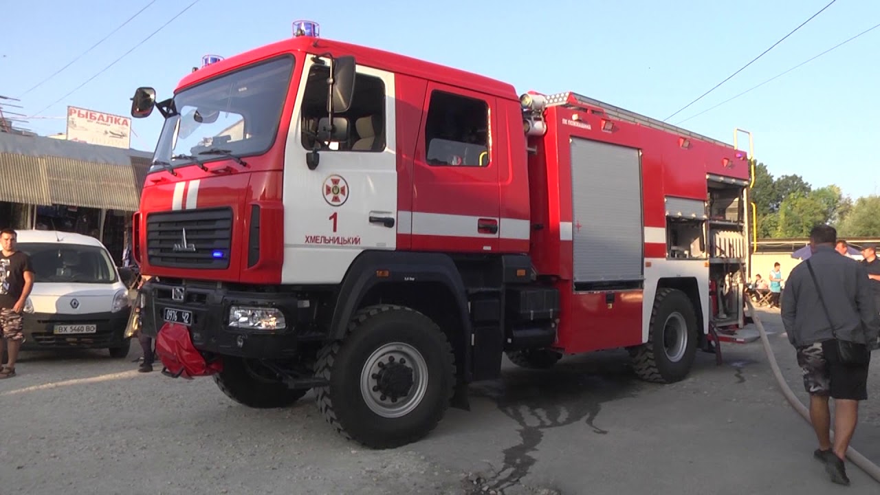 У Хмельницькому рятувальники ліквідували пожежу на речовому ринку