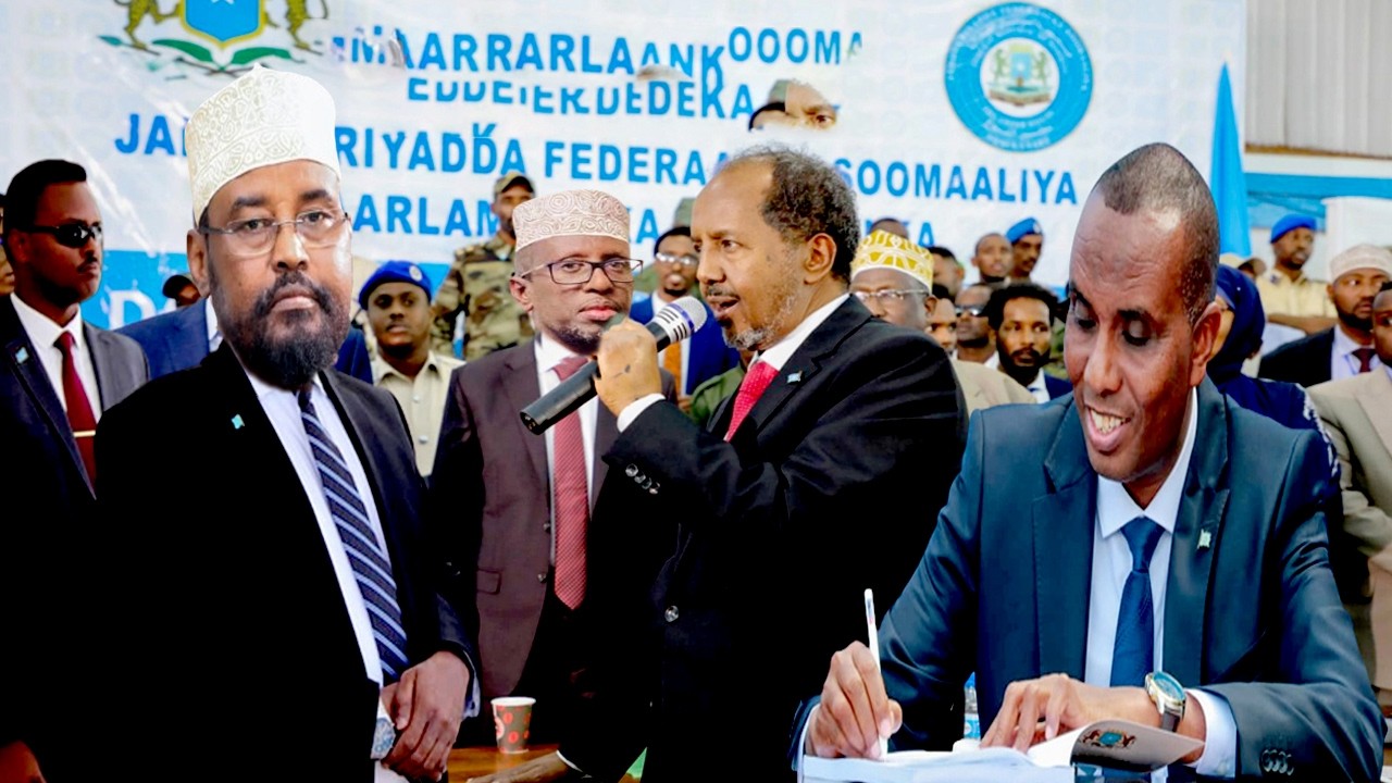DEG DEG Mucaradka Beesha Abgaal oo Villa Somalia Galay, & MW Xasan sh oo Qaab Qabiil Lagu Wajahay, D