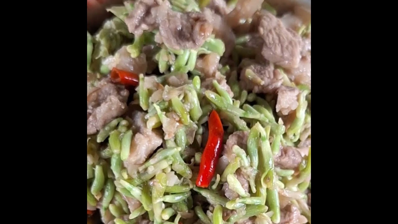 ดอกข่าผัดใส่หมูเมนูบ้านๆอร่อยและหอมดอกข่ามากค่ะเพื่อนๆลองทำดูนะค่ะ