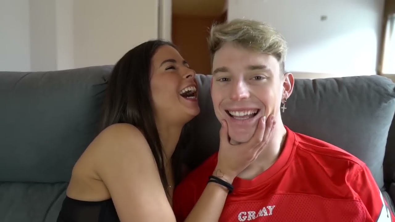 TIPOS DE BESOS CON MI CHICA !! *muy romántico* Exi