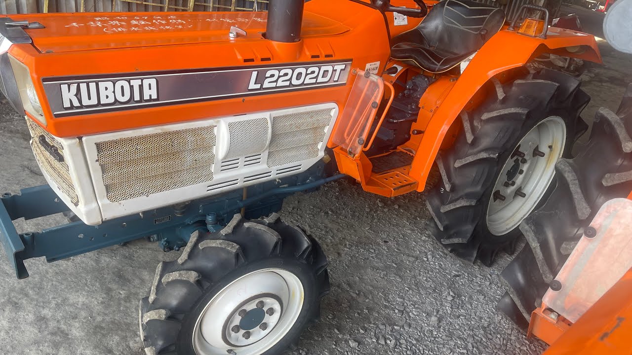 M&aacute;y c&agrave;y kubota L2202DT xe b&atilde;i si&ecirc;u đẹp c&ograve;n zin nguy&ecirc;n con như mới . LH 0867458433