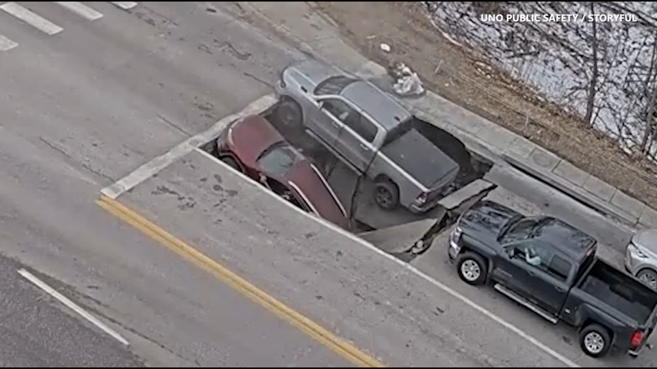 Sinkhole swallows vehicles, wildfire 'explodes' & the changing length of winter | The Forecasters