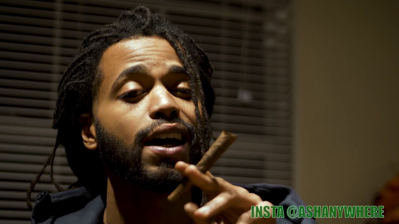 HOW TO ROLL A BACKWOOD BLUNT THAT HITS!  (NO SKILL REQUIRED) *QUICK + EASY TUTORIAL w/@ashanywhere