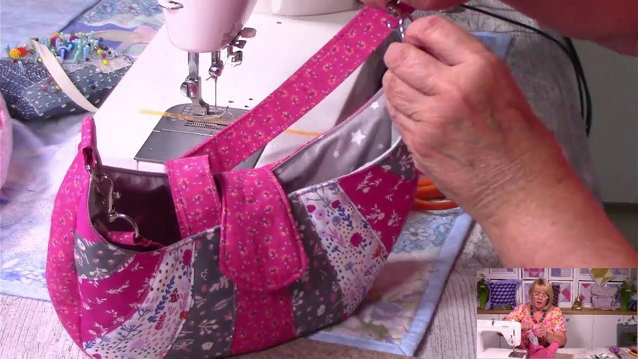 Let's sew Raspberry Ripple a cute bag.