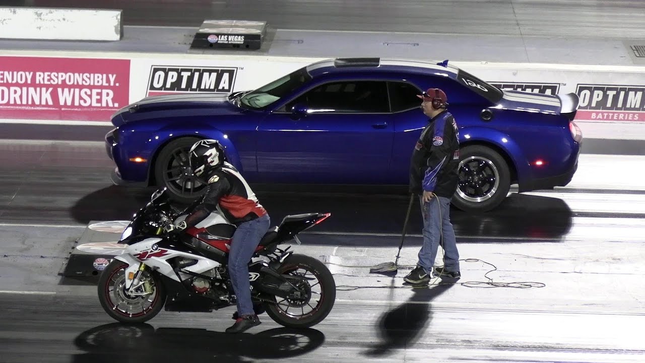 Hellcat Redeye vs BMW 1000RR and Ducati,Hellcat and Camaro SS vs Yamaha R6,Cars vs Motorbikes racing