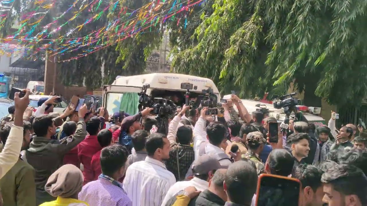 Pappu yadav ko pmch laya gya. 