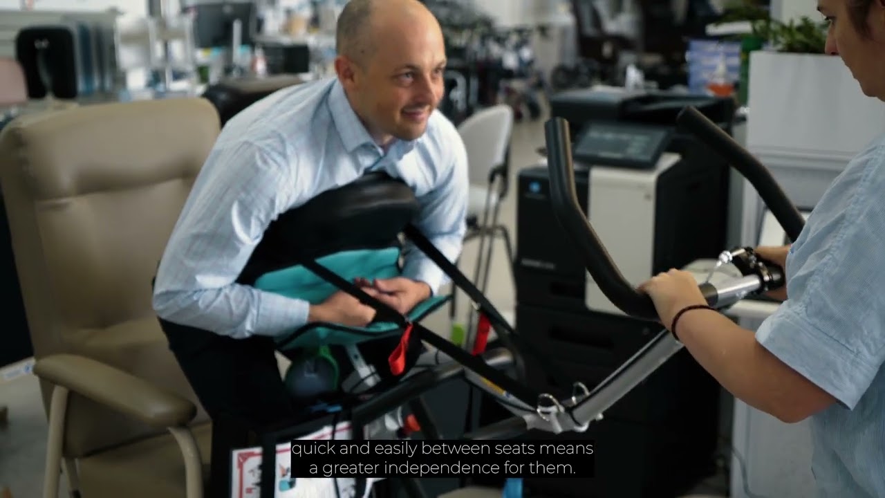 Our therapists get hands on with the Kera sit2sit Hoist: The NEW category of transfer hoists.