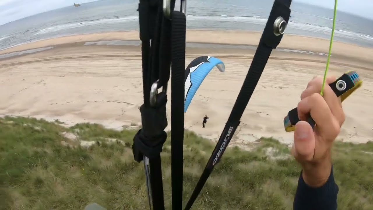 Paragliding at Wijk aan Zee in crosswind