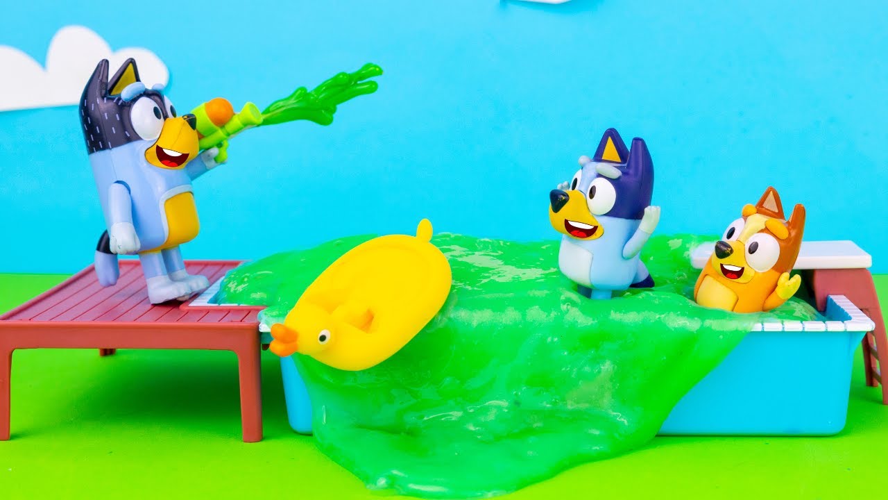 ¡BLUEY y BINGO juegan en la piscina! | Historia en Español