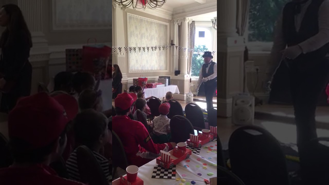 Bubble Magic Entertainer in London -  Fun Kids Party Ideas - Bubbles and magician entertainer