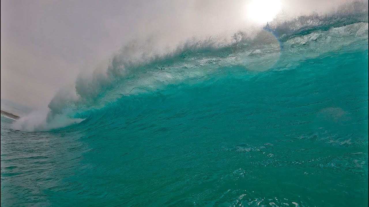Mala idea Soltar una tabla de Surf en olas Grandes