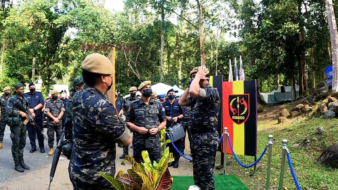 Majlis pentauliahan dan penutup kursus asas 69 komando CLPK