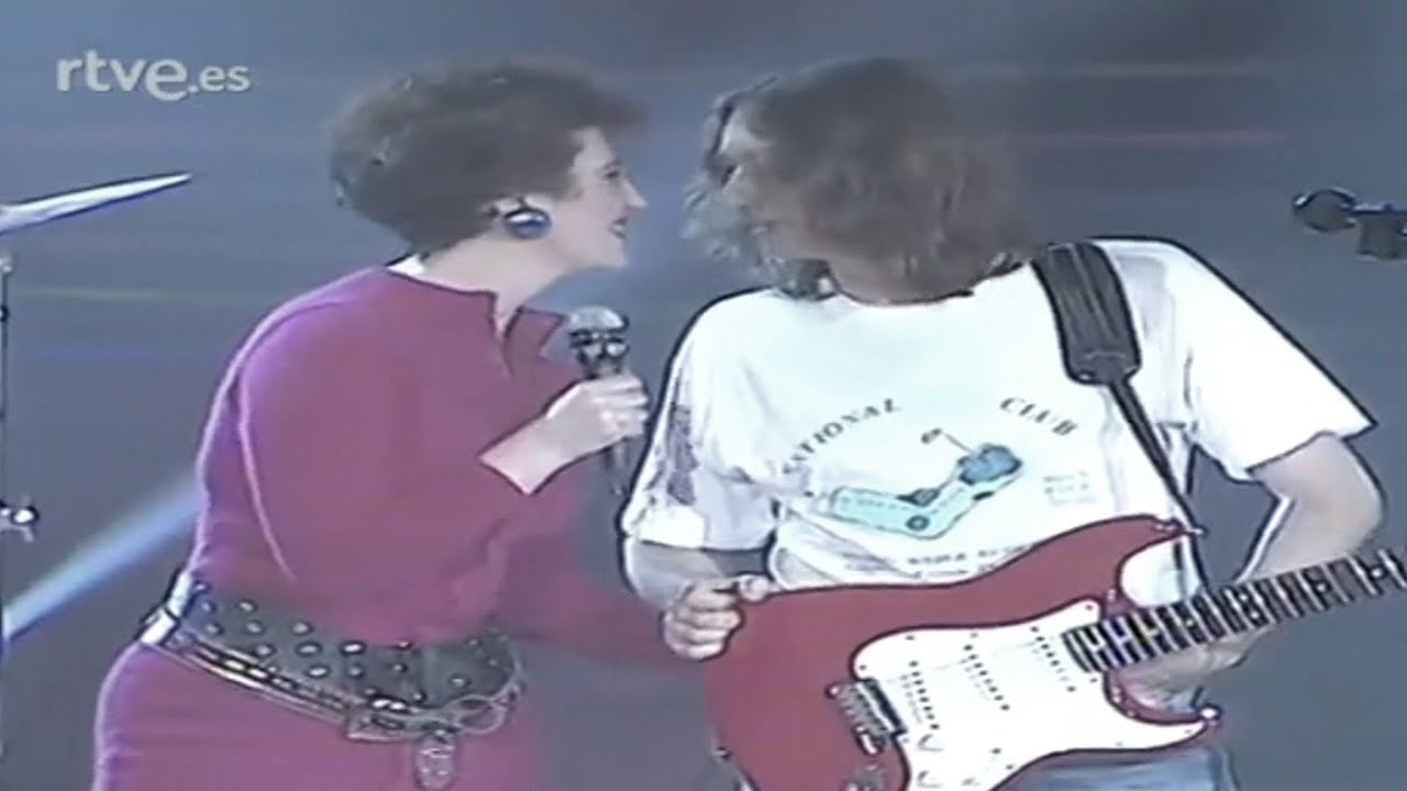Beatriz P&eacute;cker presenta a Rosendo en el programa RockoPop 1989