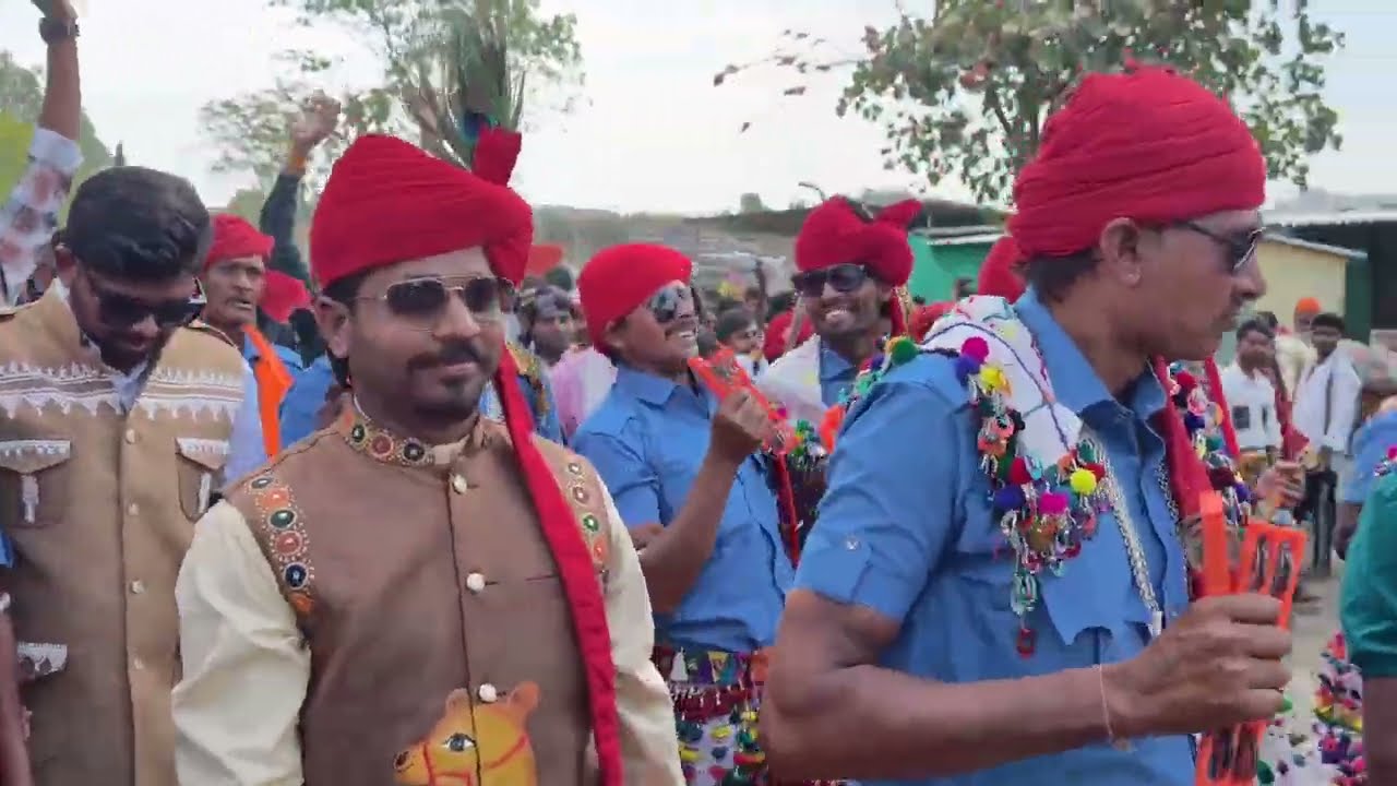दलसिंह सरपंच ग्राम पंचायत खेरवाड़ा की टीम ! भगोरिया उत्सव रैली ! आदिवासी संस्कृति की अनोखी झलक