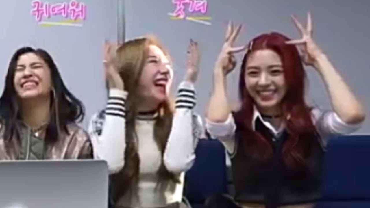 Yuchae - Yuna × Chaeryeong (moments) ITZY