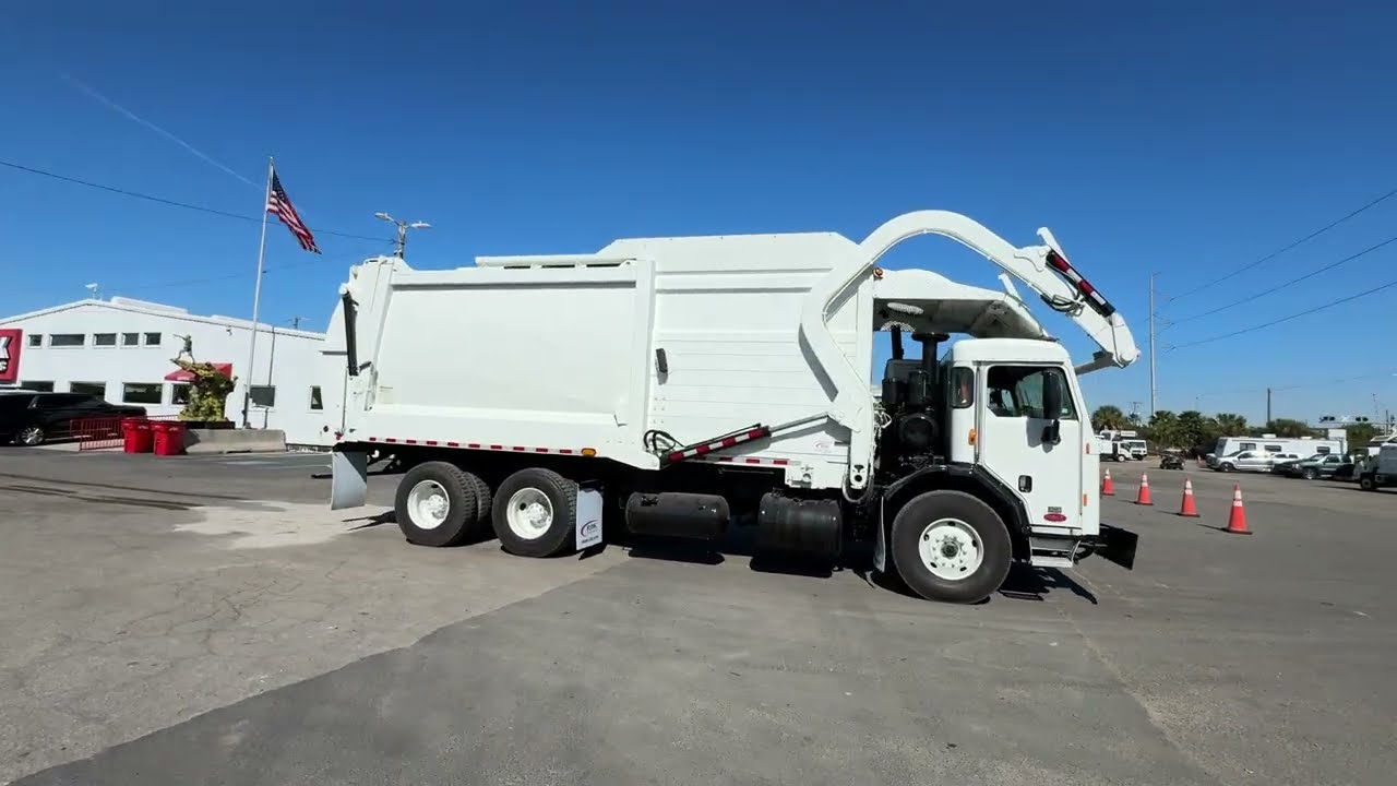 2017 Peterbilt 320 40 Yard Heil Front Loader - 110202