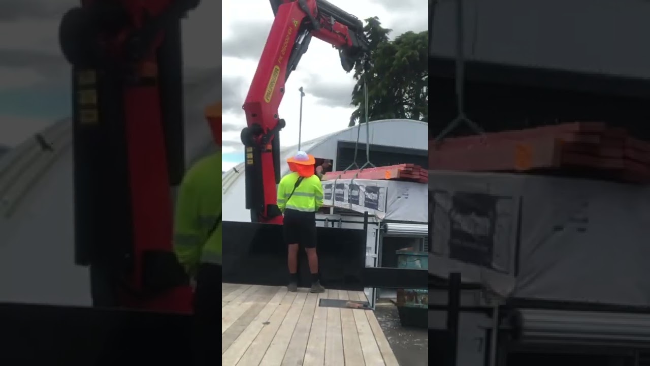 palfinger crane in action #carters #truckingnz #Hiab #Palfinfer #NZ