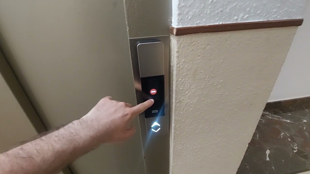 KONE elevator problem at 2nd small - Faulty contact door