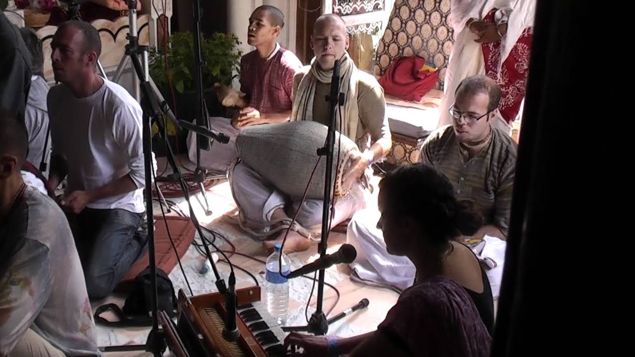 Kirtan by Nadia Mani @ New Mayapur France 2011