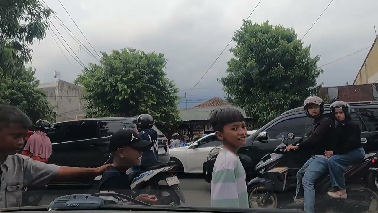 Parah! Macet Total di Depan Rita Supermall Purwokerto, Kendaraan Mengular Panjang