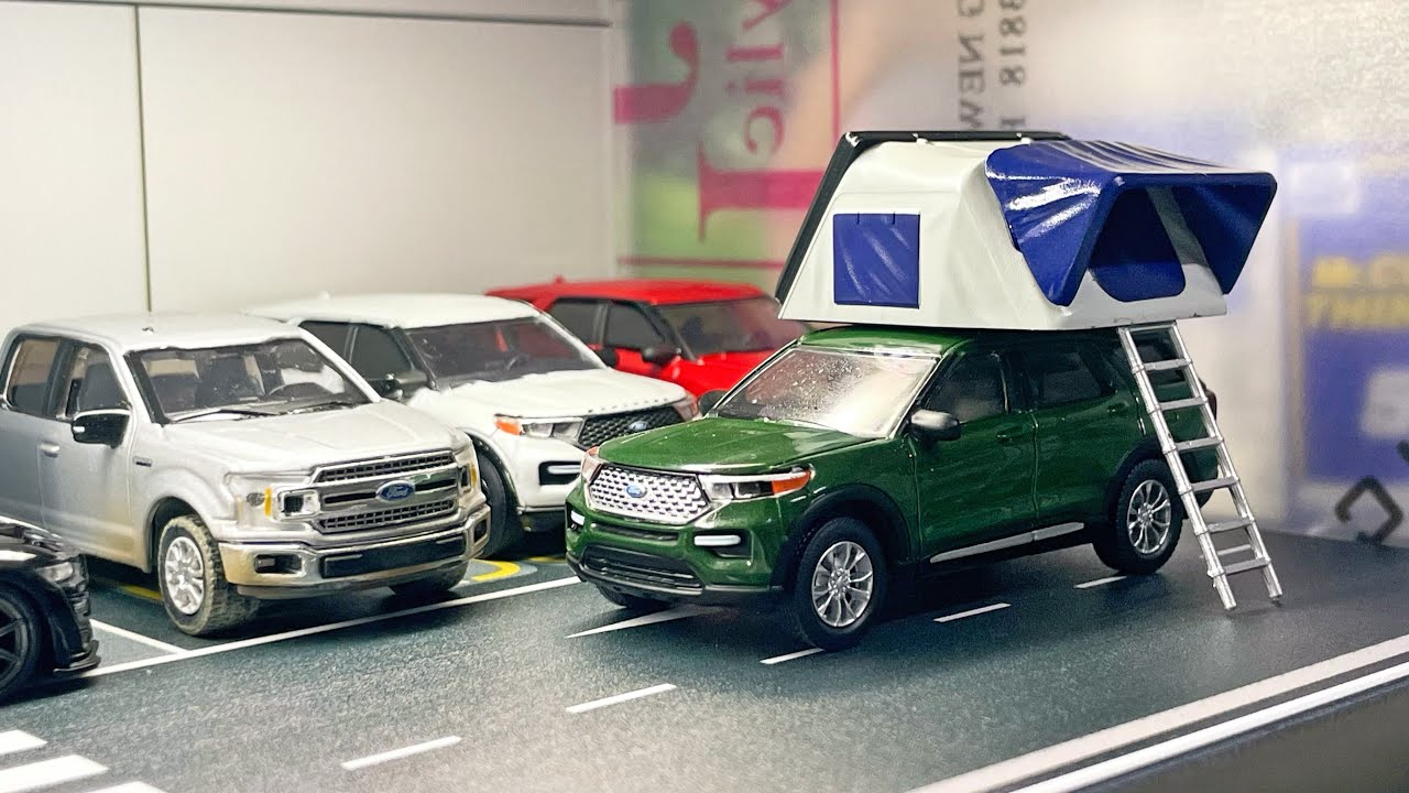 GreenLight 2022 Ford Explorer Outdoor Camping Series 1/64 Car Model