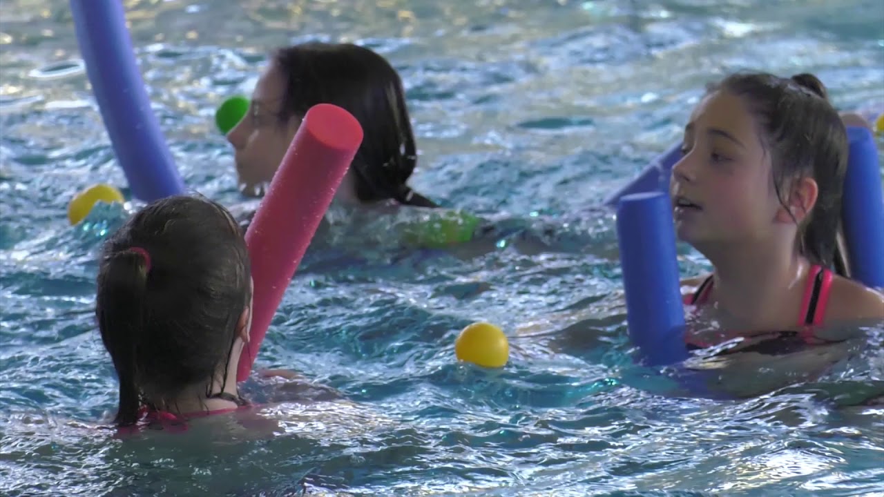 Schwimmfest für alle Kinder in der Schwimmhalle auf dem Großen Dreesch