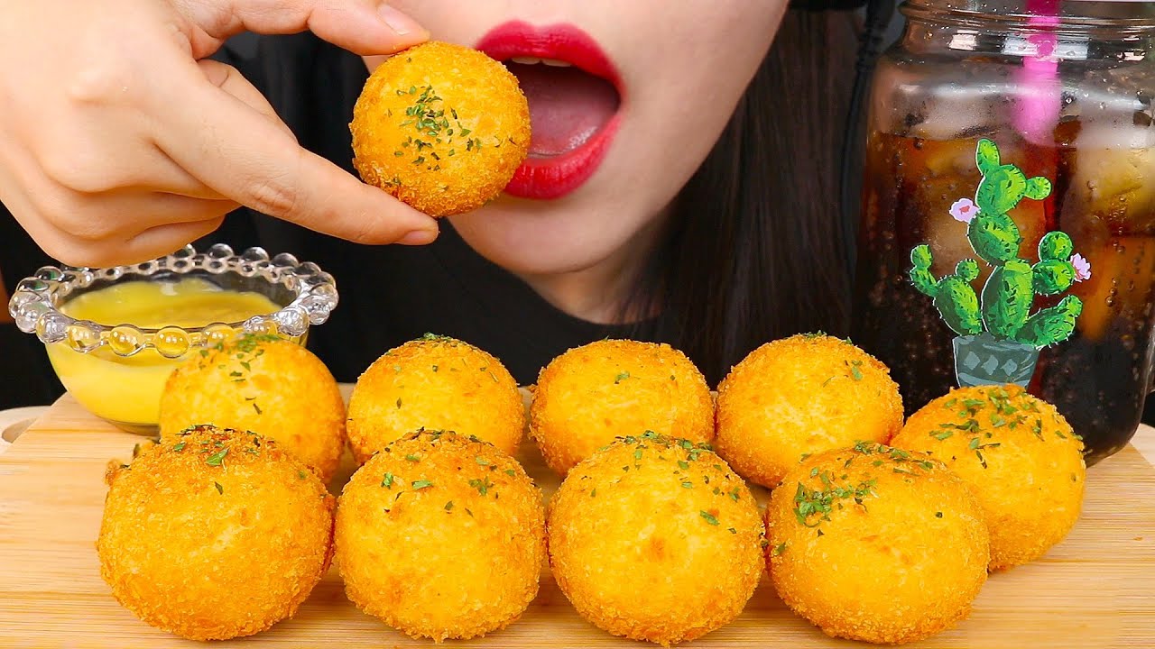 ASMR CHEESE BALLS 치즈볼 먹방 咀嚼音 チーズボール MUKBANG NO TALKING EATING SOUNDS