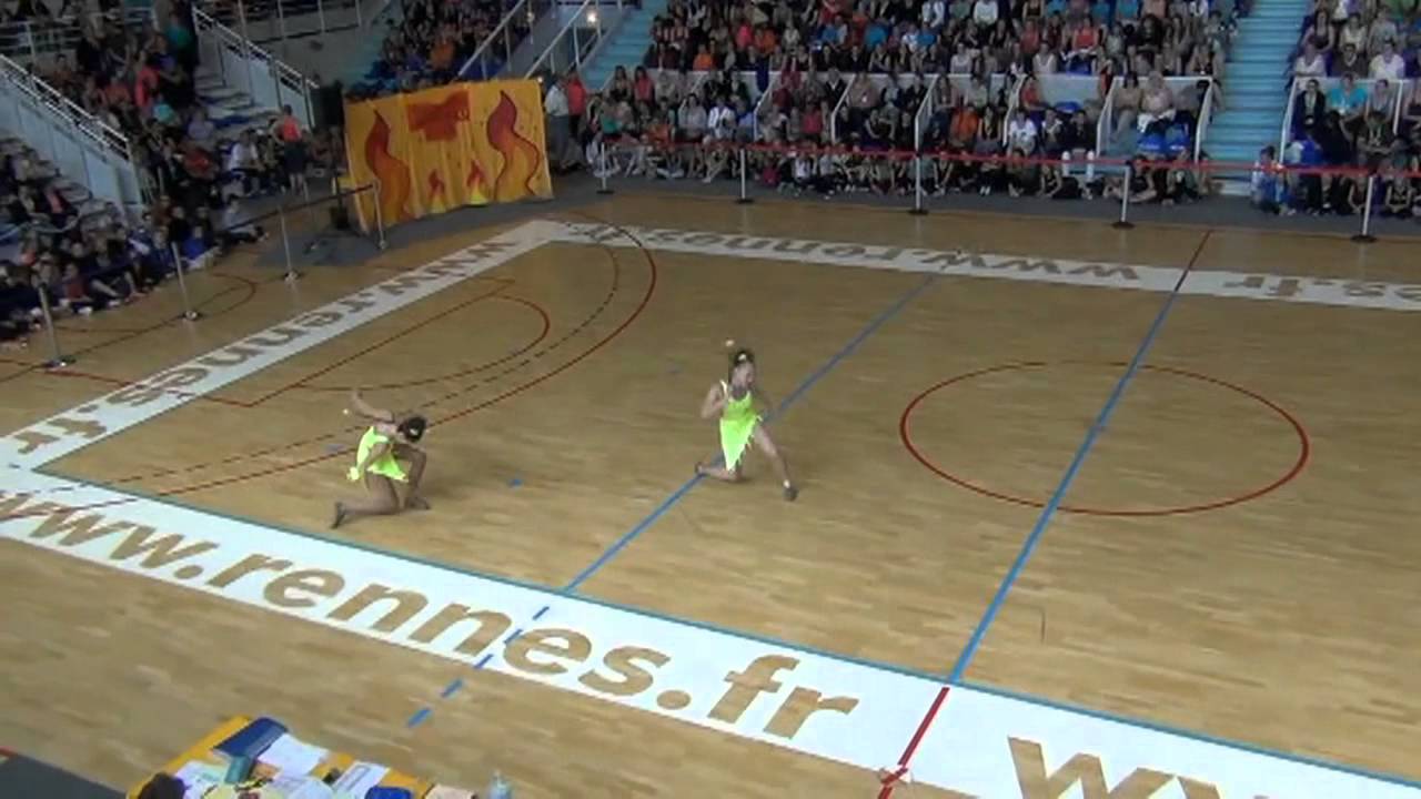 Salomé GRAPIN & Chloé GOULU Championnes de France FSCF 2014 - Duo B Twirling à Rennes