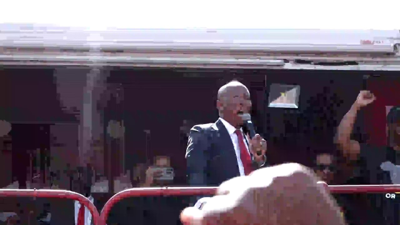 Президент Джулиус Малема присутствует на предварительном слушании по вынесению приговора.