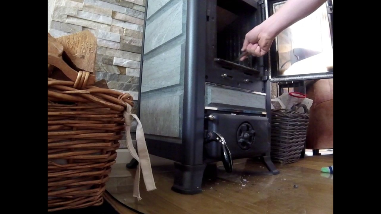 Nordica fulvia petra lighting up wood stove