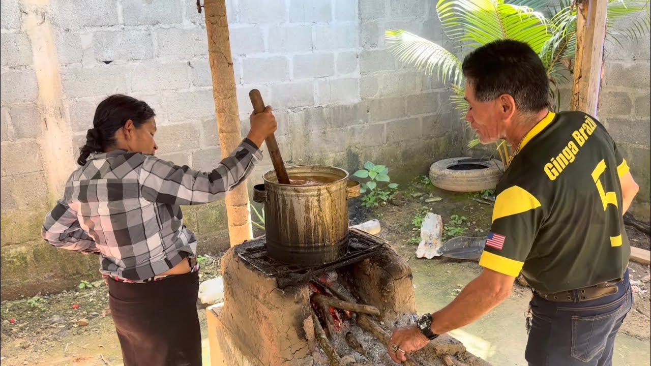 Tia Mauda Ayudándole a su Amor Tio Maco..😁😁