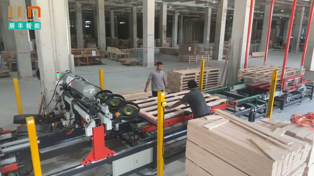 #palletmachine #pallet #木托盘#光伏托盘。托盘打钉生产线。