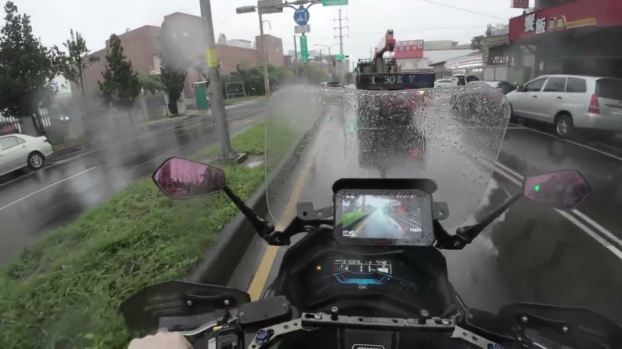 20260306 上班 今天雨變大很多 觀音工業區 MAXSYM GT